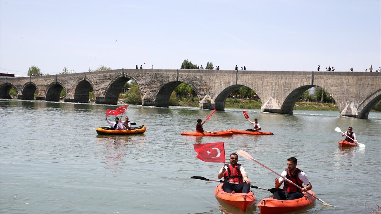 Muş'ta Doğa Yürüyüşü ve Şenlik Coşkusu