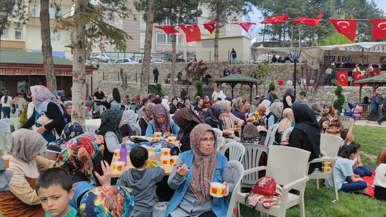 Oğuzlar'da Hıdırellez Kutlamaları: İmece Usulü Aşure Dağıtımı
