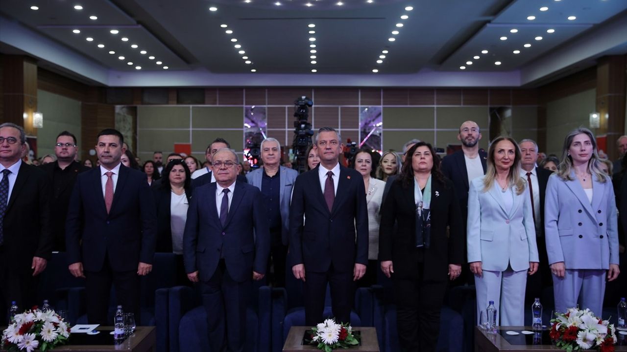 Otizm Sempozyumu'nda CHP Lideri Özgür Özel'in Vurguları