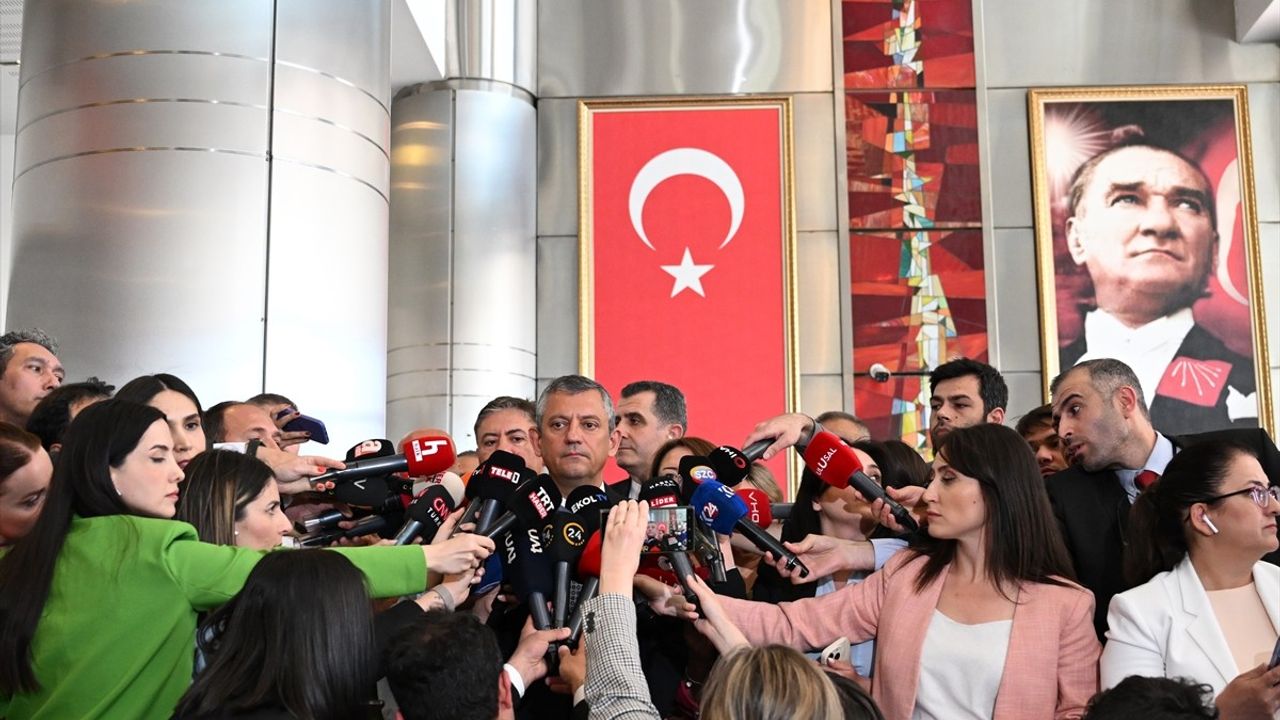 Özgür Özel ve DEM Parti Heyeti Görüşmesi: Terörsüz Türkiye İçin Ciddiyet Vurgusu