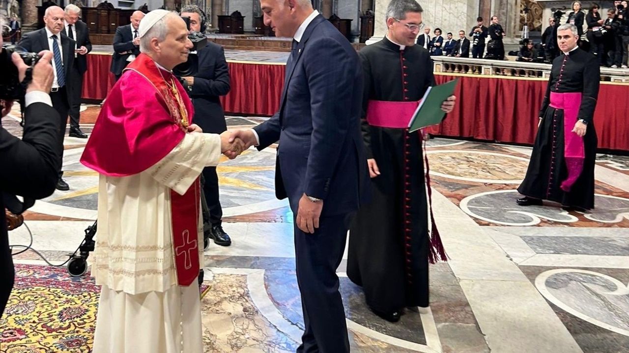 Papa 14. Leo'nun Göreve Başlama Töreni Vatikan'da Gerçekleşti