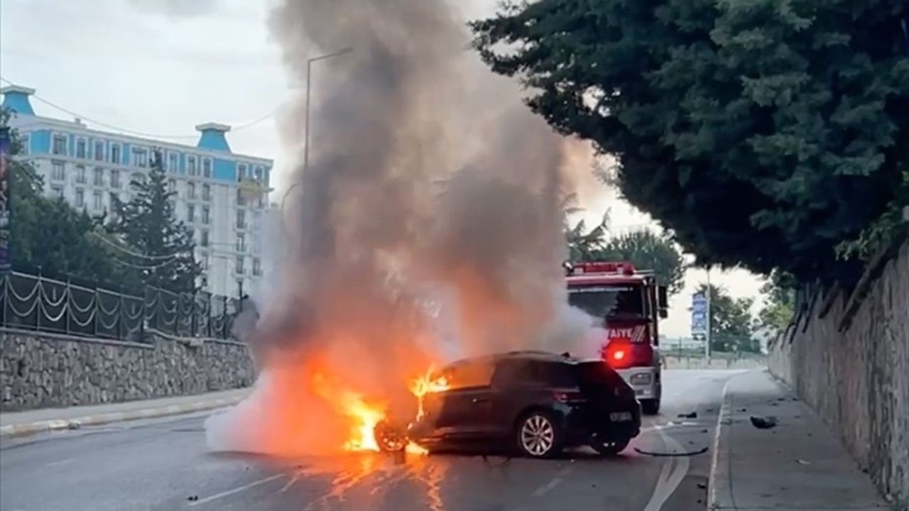 Pendik'te Araç Yangını Kontrol Altına Alındı