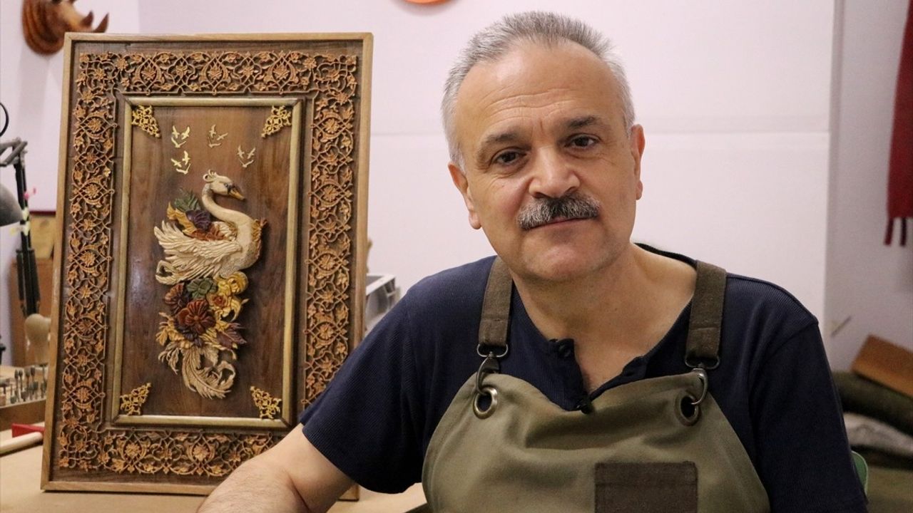 Pertev Aslan'dan Türk Barok Sanatına Yeni Bir Bakış