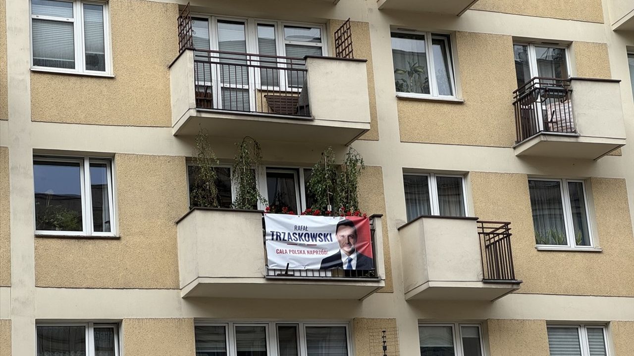 Polonya'da Cumhurbaşkanı Seçiminin İkinci Turu Yarın Gerçekleşiyor