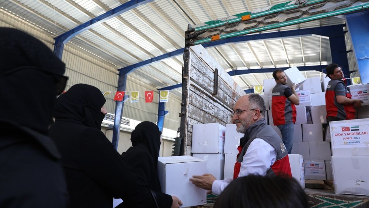 Sadakataşı Derneği'nden Suriyeli Ailelere Yardım