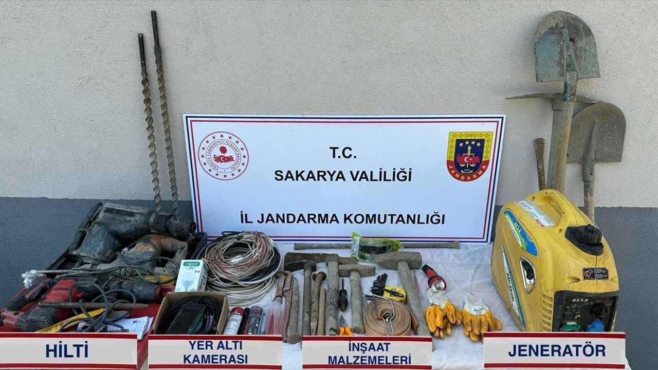 Sakarya'da Kaçak Kazı Operasyonu: Üç Şüpheli Yakalandı