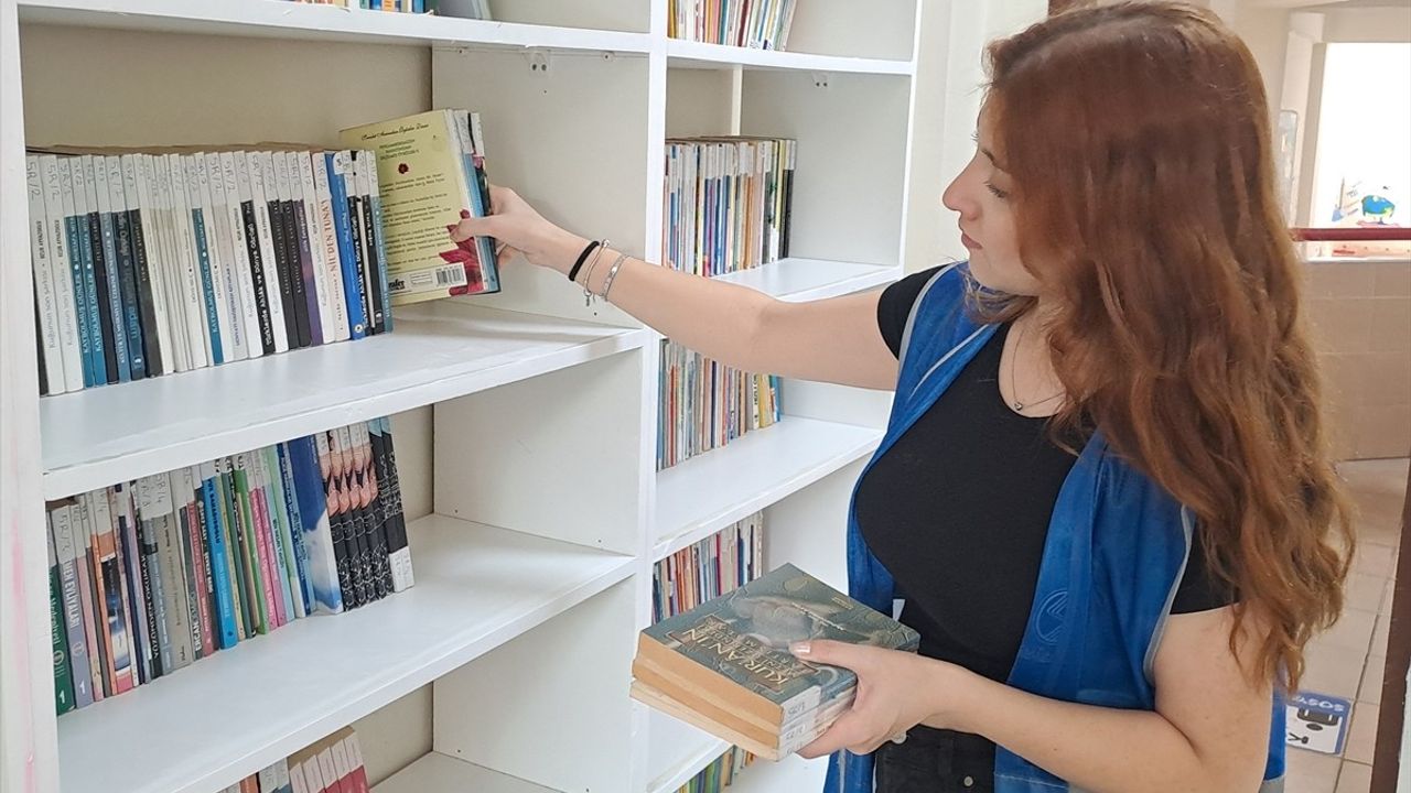 Sakarya'da Üniversite Öğrencilerinin Kütüphane Yenileme Projesi