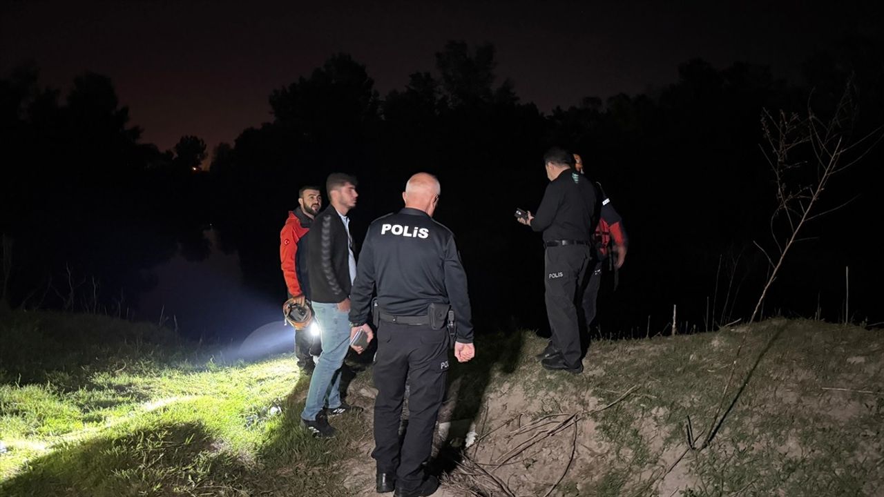 Sakarya Nehri'nde Kaybolan Kişi İçin Arama Çalışmaları Başlatıldı