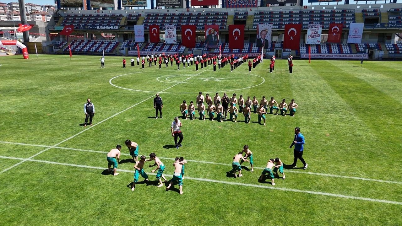 Sakarya ve Çevre İllerde Gençlik ve Spor Bayramı Coşkusu
