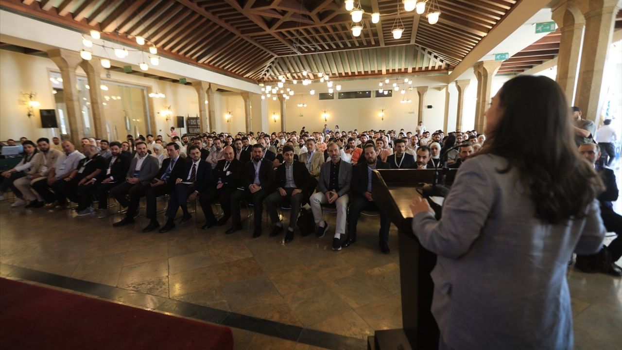 Şam'da Gençler İçin Teknoloji ve Eğitim Kampı: Nahdatek