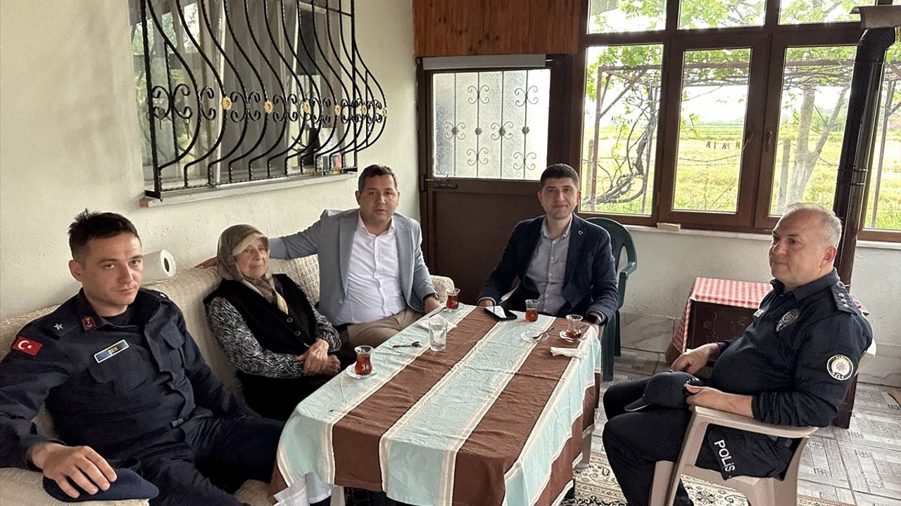 Samsun'da Anneler Günü'nde Şehit Annesine Ziyaret
