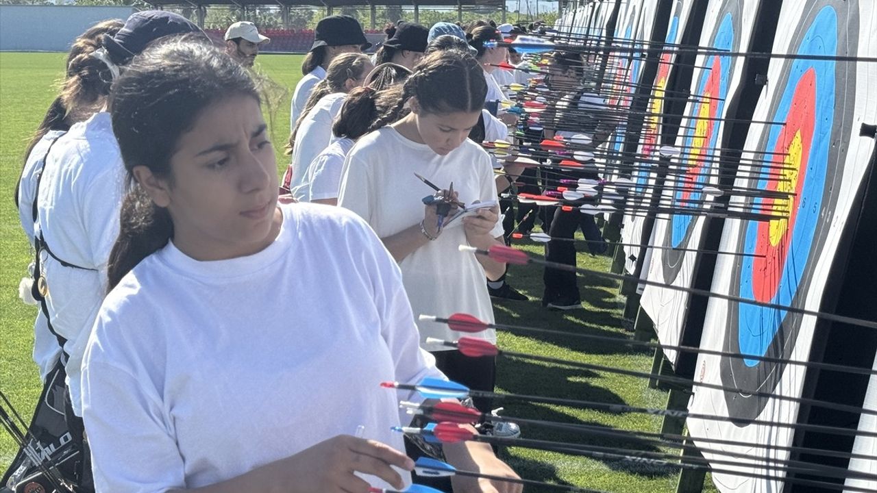 Samsun'da Okul Sporları Türkiye Okçuluk Şampiyonası Düzenleniyor