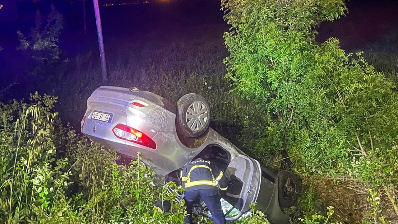 Samsun'da Trafik Kazası: Otomobil Tarlaya Devrildi