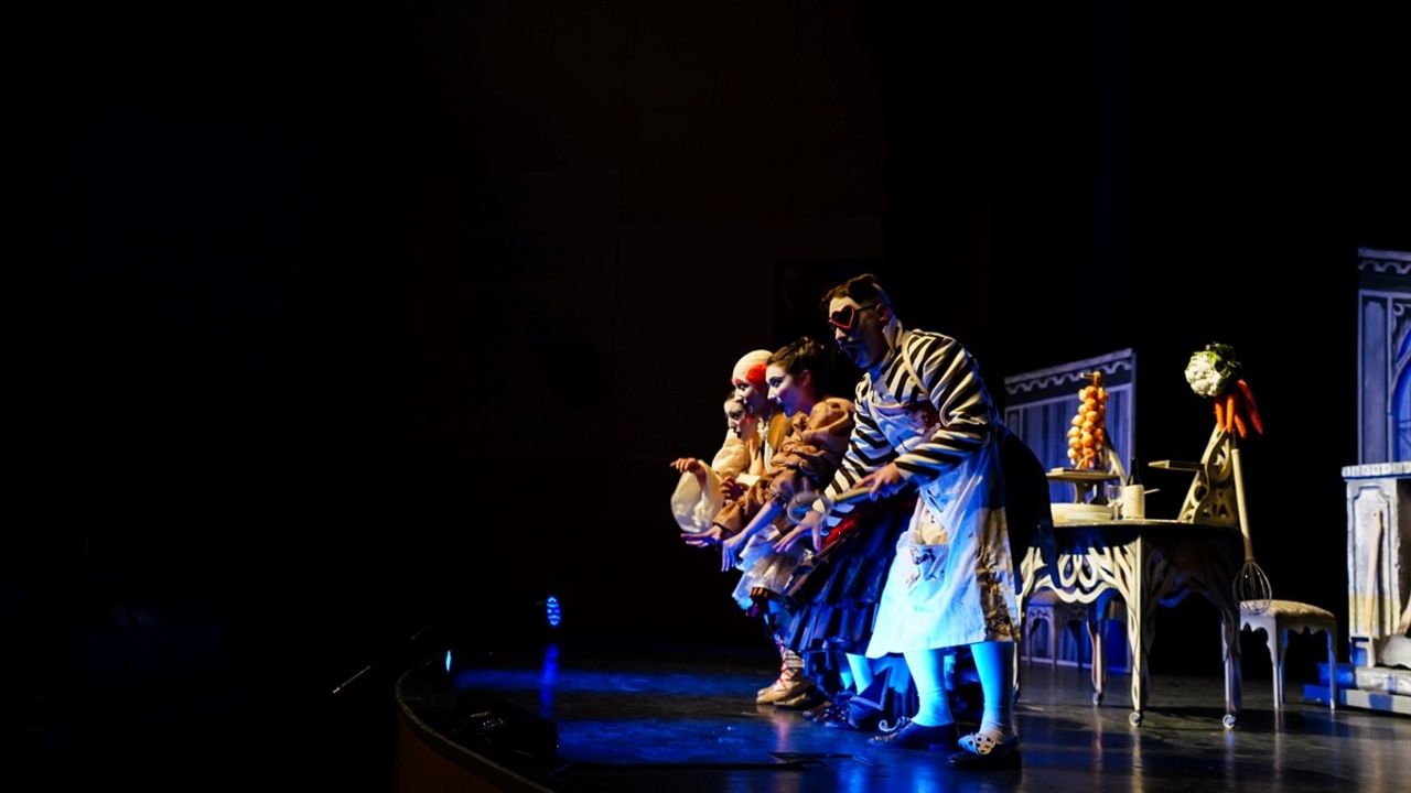 Samsun Devlet Opera ve Balesi 'Doktor Mucize' Operasını Erbaa'da Sahneledi