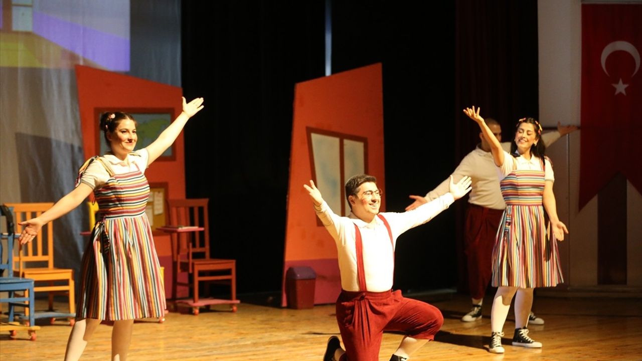 Samsun Devlet Opera ve Balesi'nin 'Okulumuz Orman' Oyunu Tokat'ta Sahnelendi