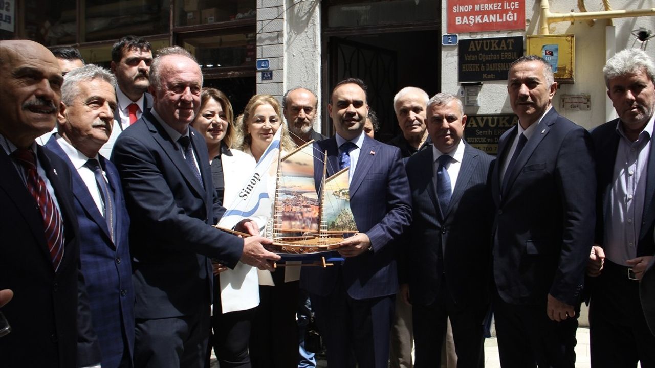 Sanayi ve Teknoloji Bakanı Kacır Sinop'ta AK Parti ve MHP'yi Ziyaret Etti