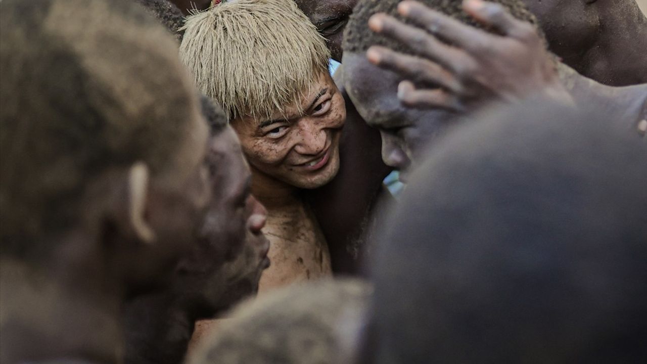 Senegal'de Japon Güreşçinin Geleneksel Hedefleri
