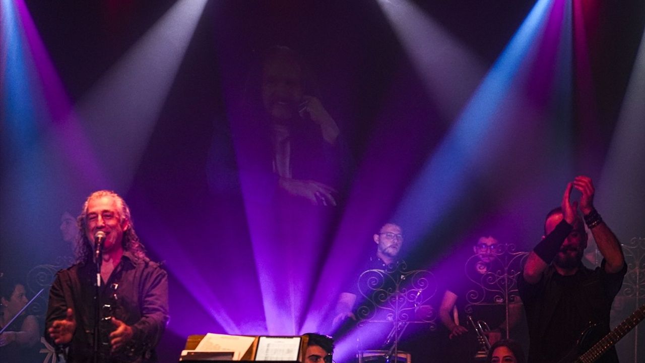Senforock Orkestrası'ndan Barış Manço Konseri