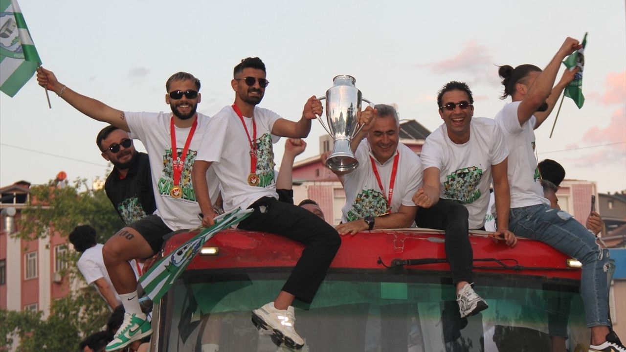 Serik Belediyespor'un 1. Lig'e Yükselişi Coşkuyla Kutlandı