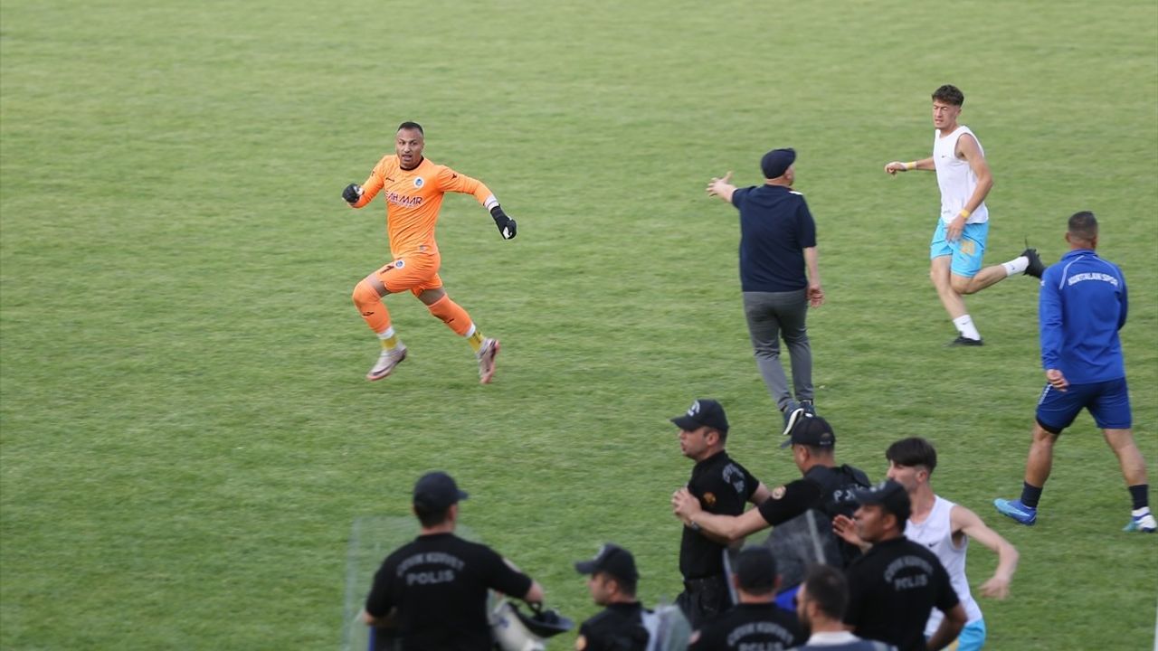 Siirt'te Amatör Futbol Maçında Kavga Çıktı