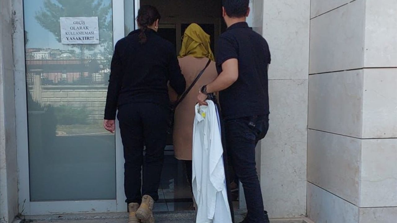 Siirt'te Mağaza Kıyafet Hırsızlığı Anbean Kaydedildi
