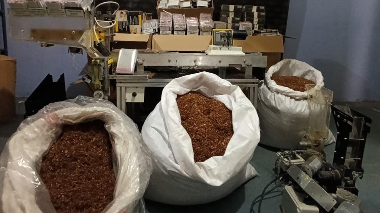 Sivas'ta Büyük Kaçakçılık Operasyonu: 126 Bin 800 Makaron Ele Geçirildi