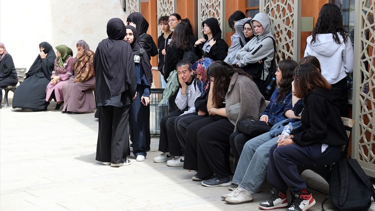 Sivas'ta Kardeşlerin Cenaze Töreni: Hayal Kırıklığı ve Acı