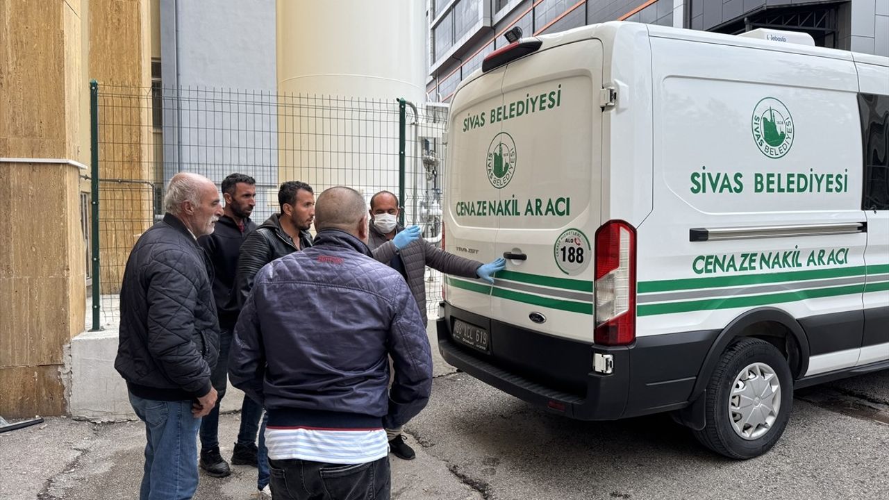 Sivas'ta KKKA Hastalığı Şüphesiyle Bir Kadın Hayatını Kaybetti