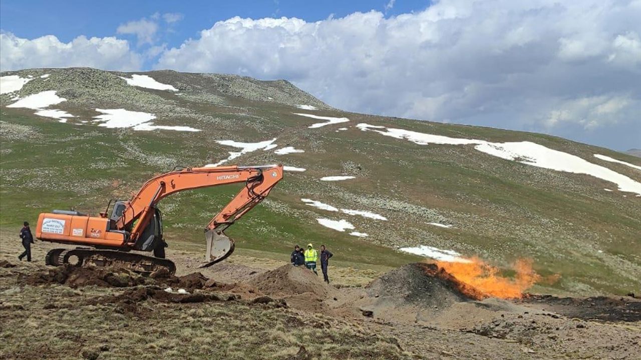 Sivas'ta Yıldırım Nedenli Doğal Gaz Boru Hattında Yangın