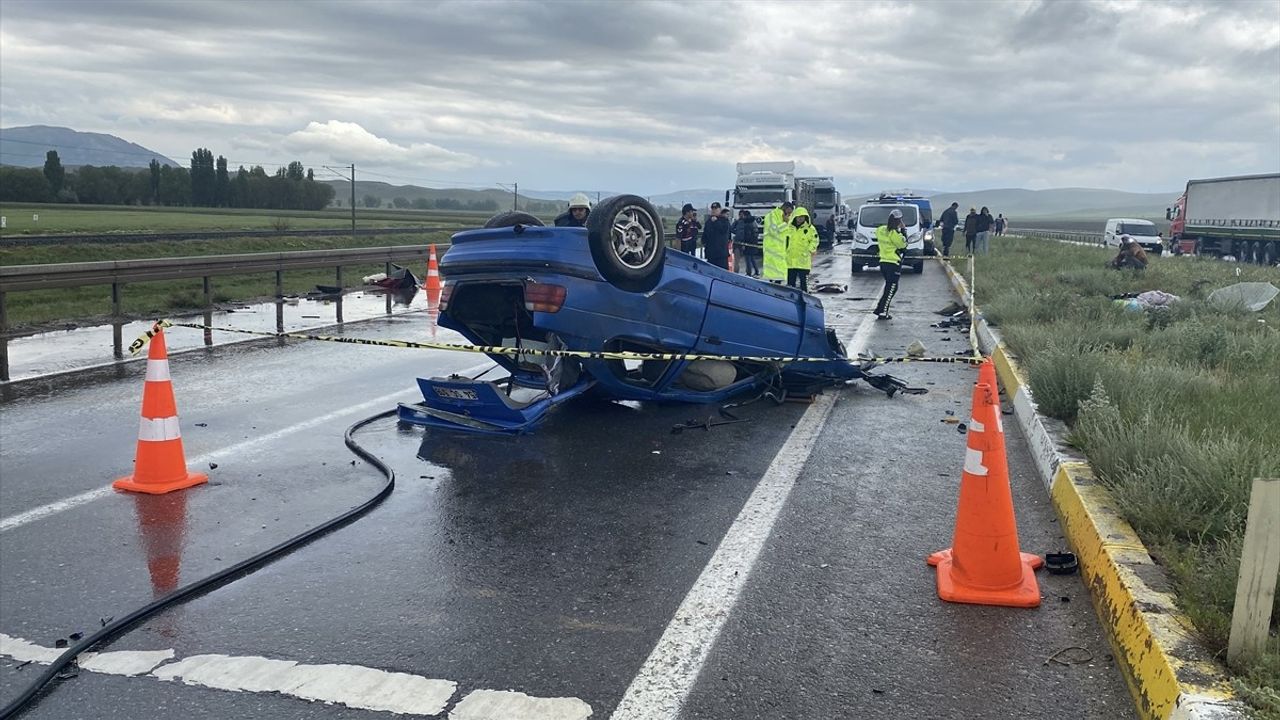 Sivas'taki Trafik Kazasında Bir Ölü, Dört Yaralı