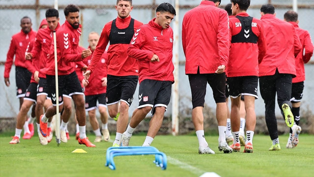 Sivasspor Galatasaray Maçı İçin Hazırlıklarını Sürdürüyor
