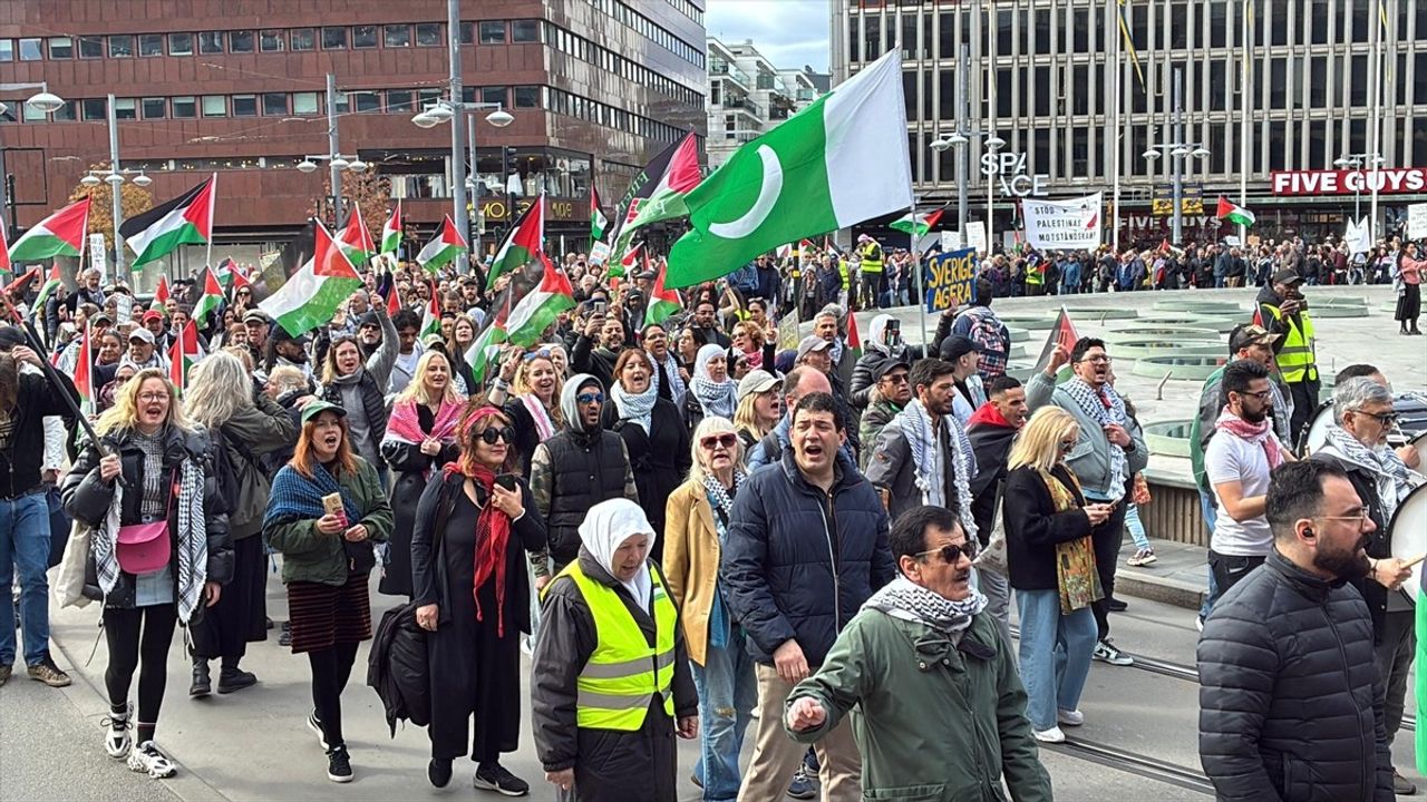 Stockholm'de Gazze'ye Yönelik Saldırılara Protesto