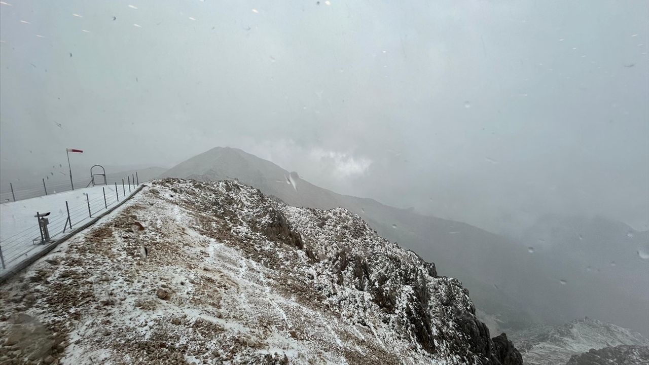 Tahtalı Dağı'nda Beyaz Kıyafet