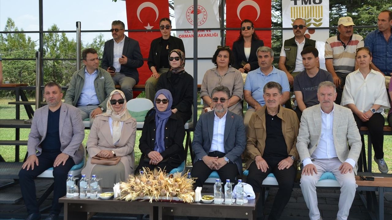 Tarım ve Orman Bakanı Yumaklı, Geleneksel Atlı Cirit Turnuvası'nda Konuştu