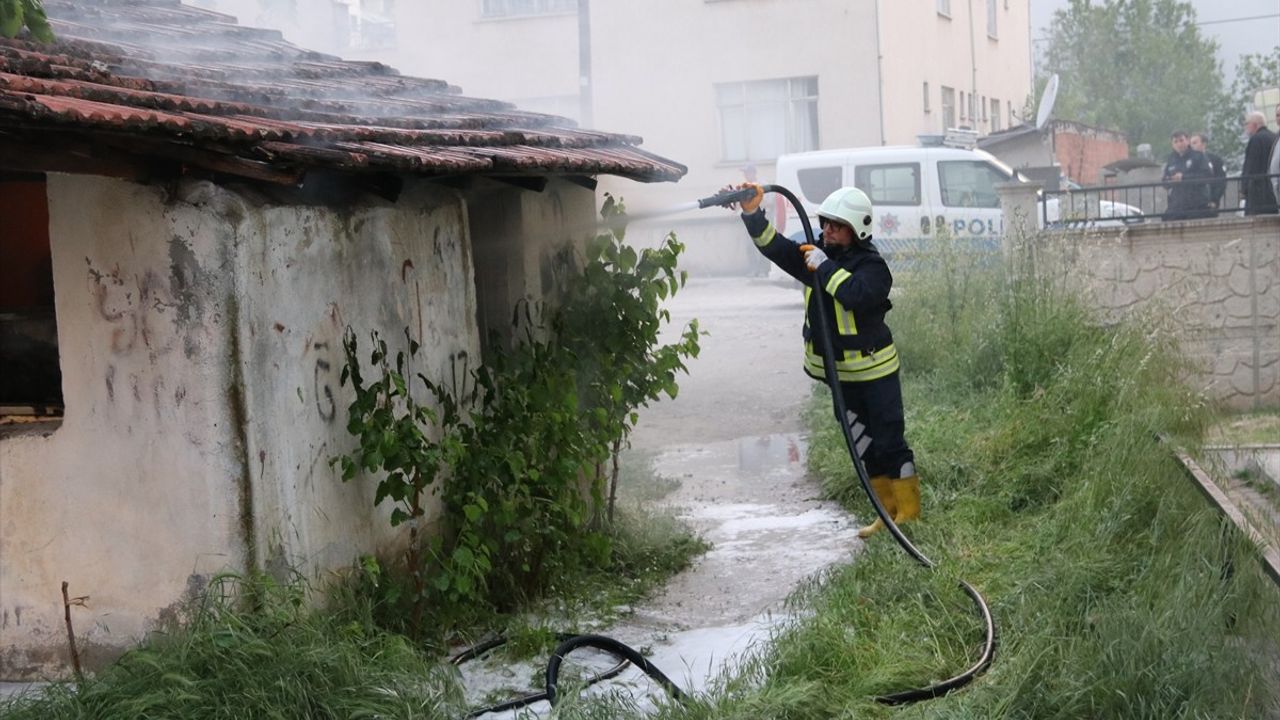 Taşova'daki Ahşap Evde Büyük Yangın