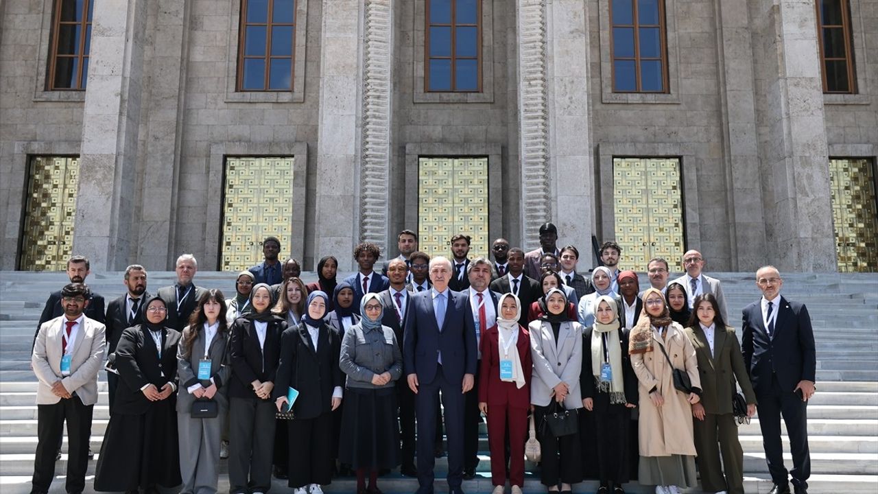 TBMM Başkanı Kurtulmuş, Maarif Mezunları Diplomasi Kampı Katılımcılarıyla Buluştu