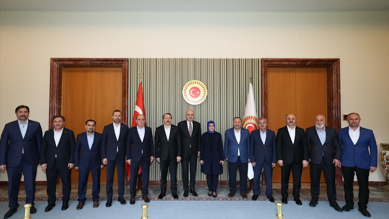 TBMM Başkanı Kurtulmuş, Memur-Sen'i Ağırladı: Aileyi Koruma Vurgusu