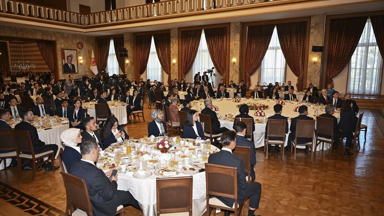 TBMM Başkanı Kurtulmuş'tan Gençlere Çağrı: Terörsüz Türkiye İçin Birlik Olmalıyız