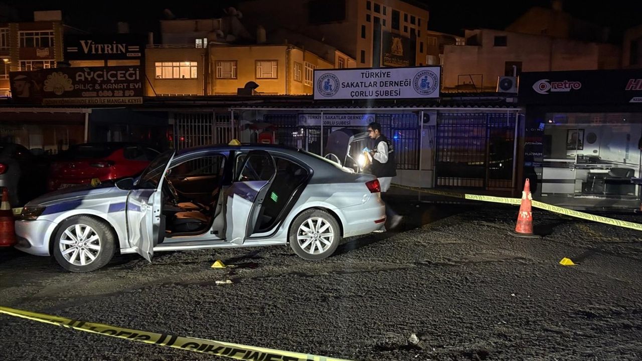 Tekirdağ'da Otoparkta Düşen Adam Araç Altında Kaldı