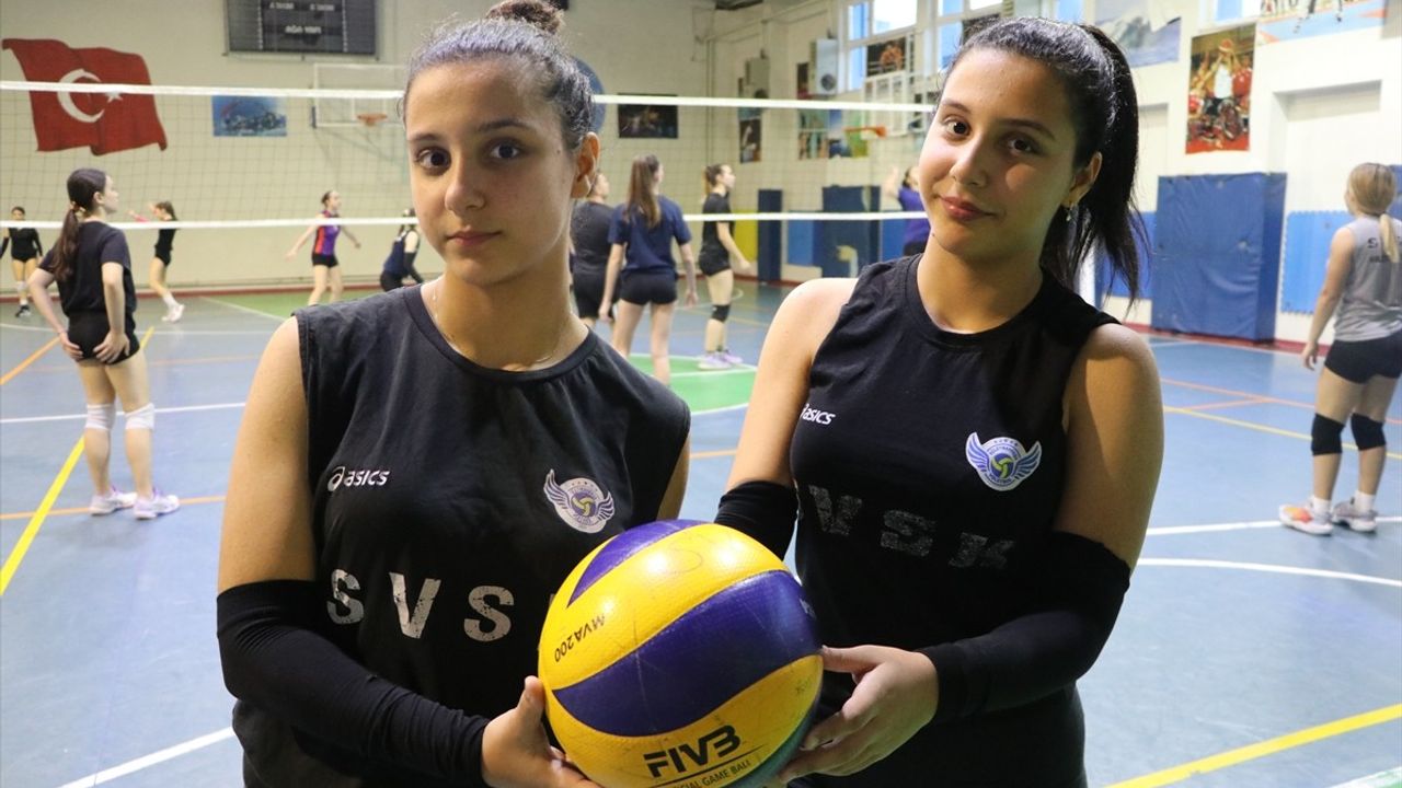 Tekirdağlı İkiz Voleybolcuların Milli Forma Hedefi