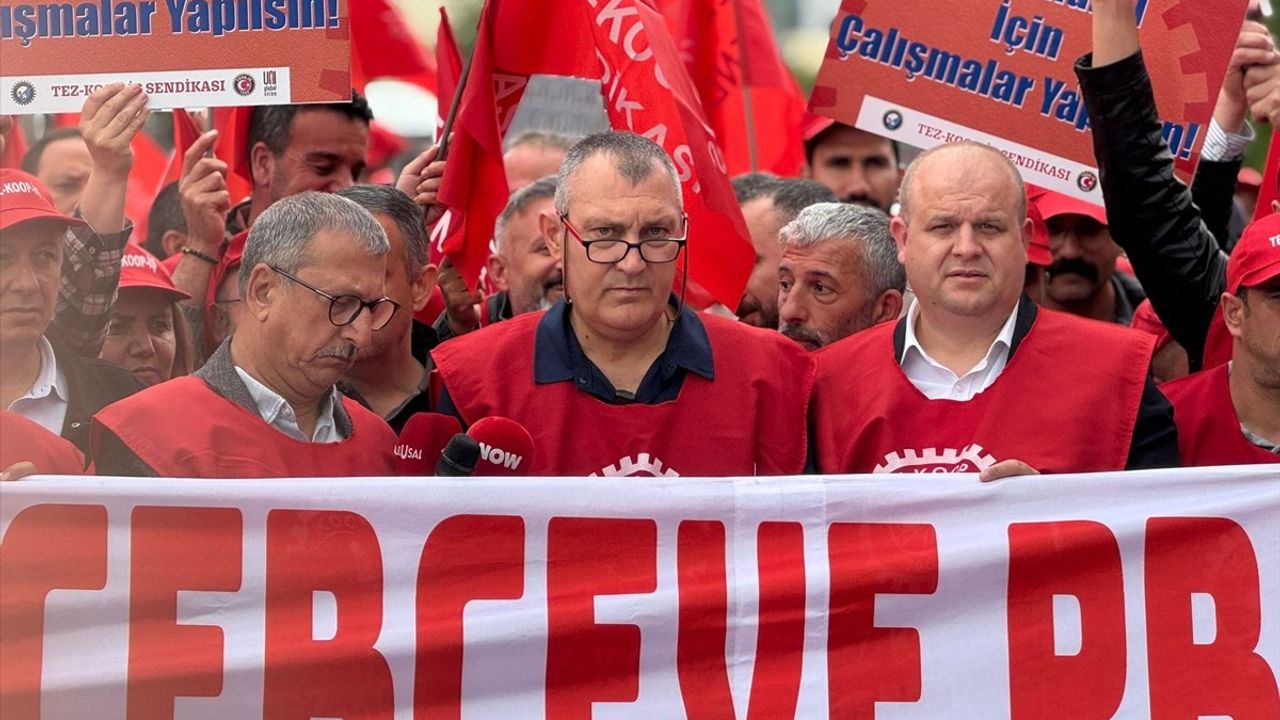 Tez-Koop-İş'ten Kamu Çalışanları İçin Önemli Basın Açıklaması