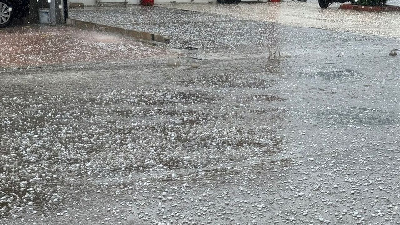 Tokat'ta Dolu ve Sağanak Yağış Etkili Oldu