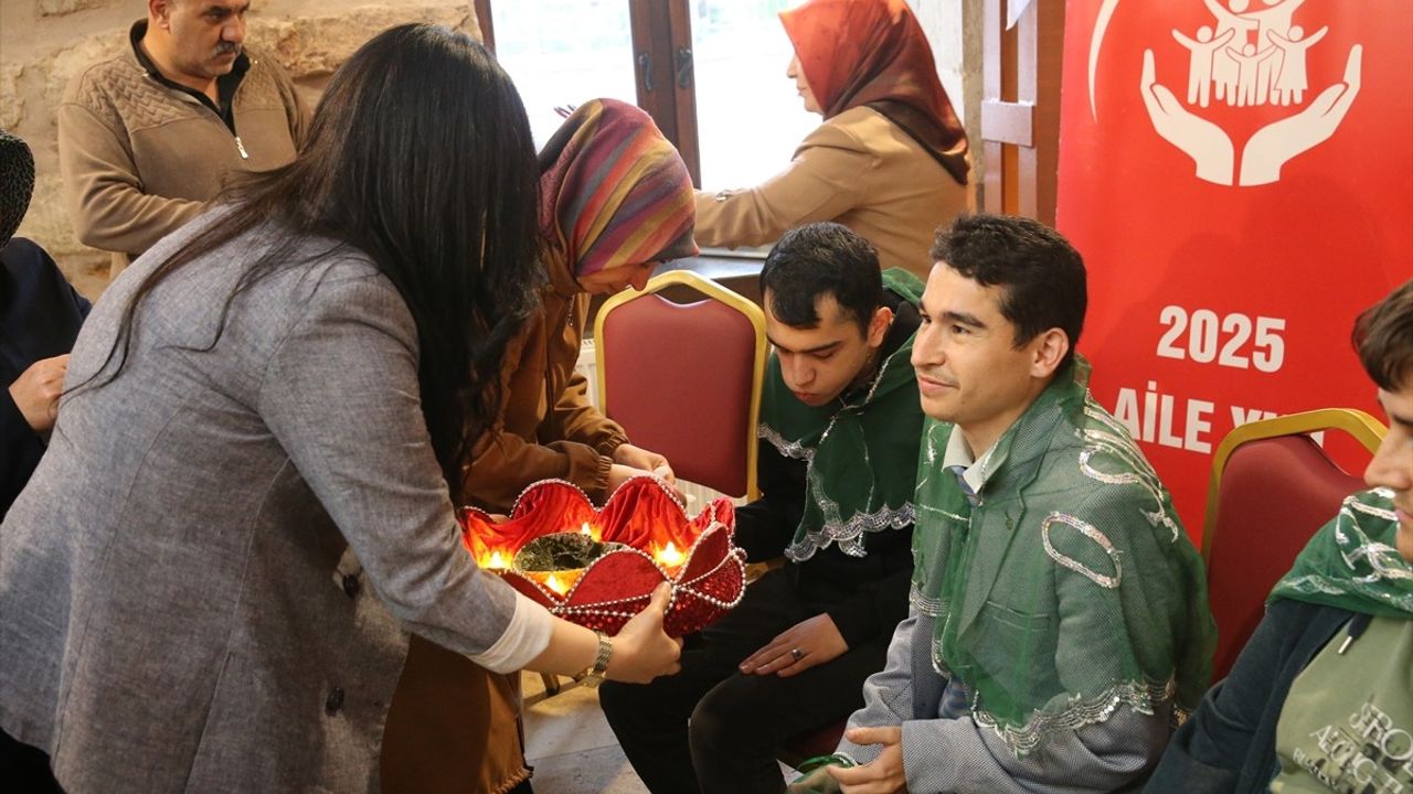 Tokat'ta Engelli Bireyler İçin Asker Kınası Etkinliği Düzenlendi