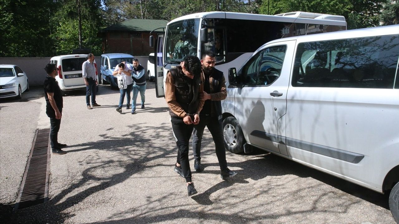 Tokat ve Sivas'ta 'Change' Araç Operasyonu: 13 Zanlı Yakalandı