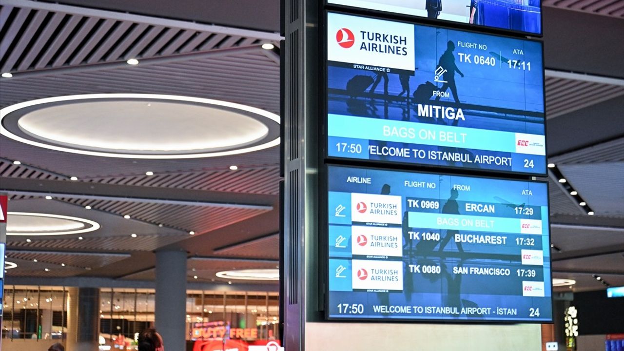 Trablus'tan Türk Vatandaşları Türkiye'ye Döndü