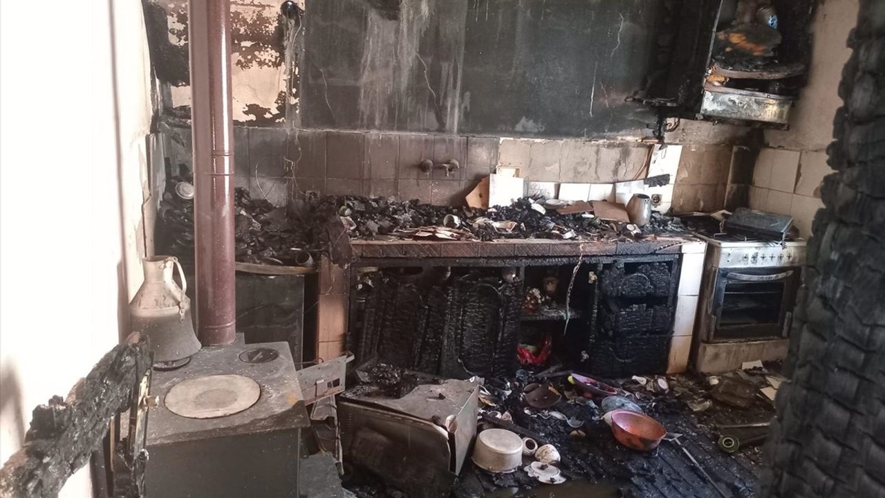 Trabzon'da Yangın Felaketi: İki Ev Kül Oldu