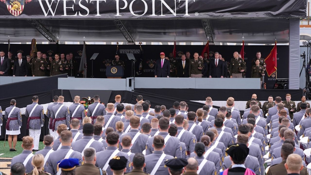 Trump, ABD Askeri Akademisi mezuniyetinde kritik mesajlar verdi
