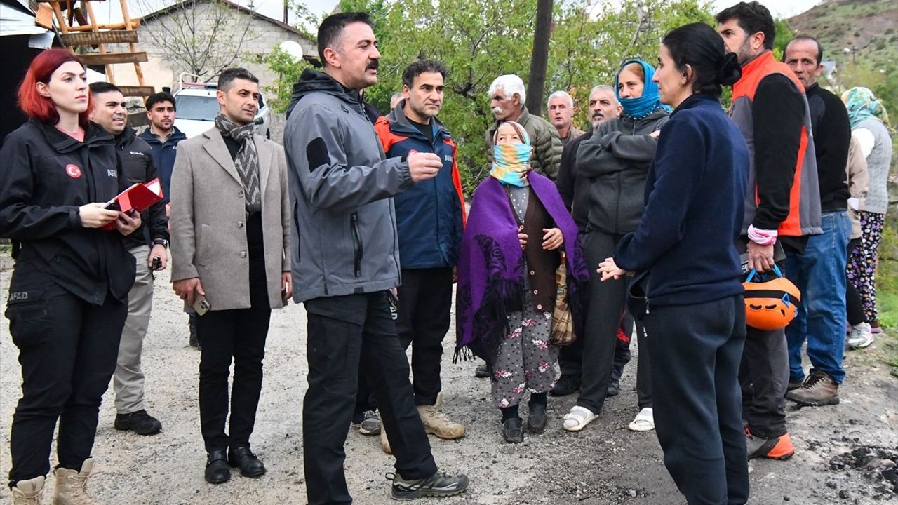 Tunceli'de Rüzgarın Zararları İncelendi