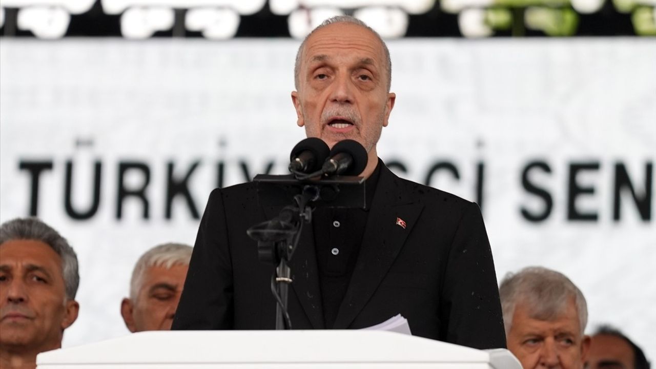 TÜRK-İŞ, 1 Mayıs Emek ve Dayanışma Günü'nü İstanbul'da Coşkuyla Kutladı