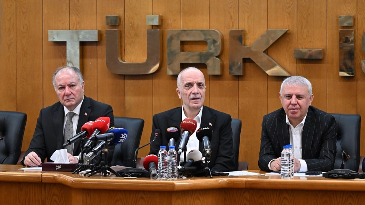 TÜRK-İŞ Genel Başkanı Atalay, Ekonomik Sıkıntıları ve Sözleşmeleri Değerlendirdi